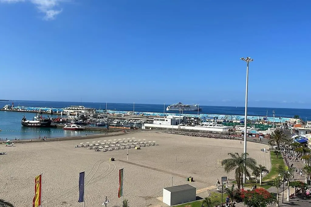 Los Cristianos, Ocean And Harbour View, Pedestrian location